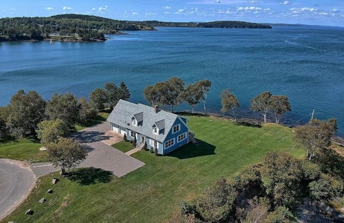 Eastport Casa | WOW! Private 3acre Oceanfront Home, whales,eagles,walkable to village/Dog Island