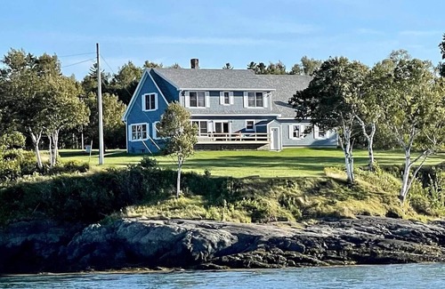 Eastport Casa | WOW! Private 3acre Oceanfront Home, whales,eagles,walkable to village/Dog Island