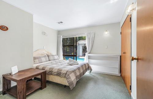 Hamilton Casa | Wow, spacious home with a pool