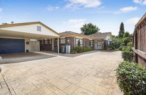 Hamilton Casa | Wow, spacious home with a pool
