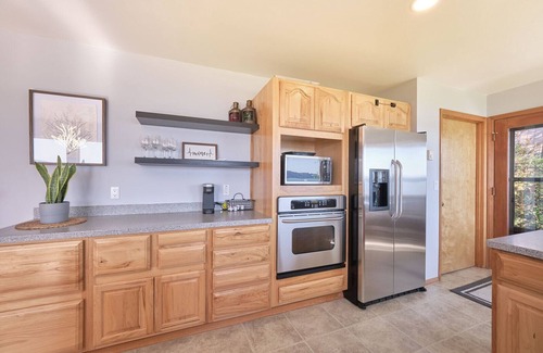 Long Beach Casa | WOW Views, Oversized Deck, Luxurious (KBay)