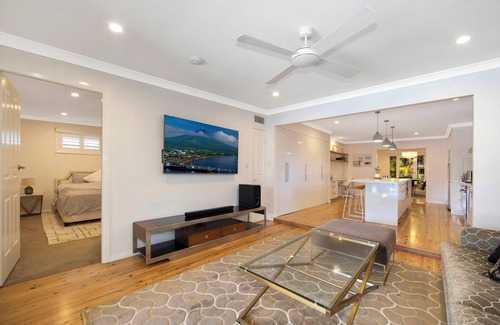 Woy Woy Casa | Woy Woy Staycation - Heated Pool & Spa & Wood Fire Pizza & Pool Table & Games