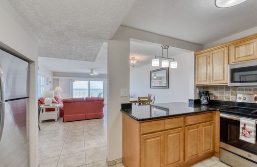 Indialantic Casa | Wrap-Around Balcony-Direct Ocean Front!