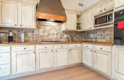Hillcrest Casa | 1442 - The Canyon Treehouse · Wrap-around deck w/ Cyn views, 2bd 2bth, 5mins>DT