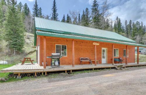 Deadwood Casa | Wraparound Deck and BBQ Pet-Friendly Deadwood Cabin