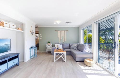 Shoal Bay Casa | Wreck Beach Cottage 1 Flannel Flower Fairway close to the beach