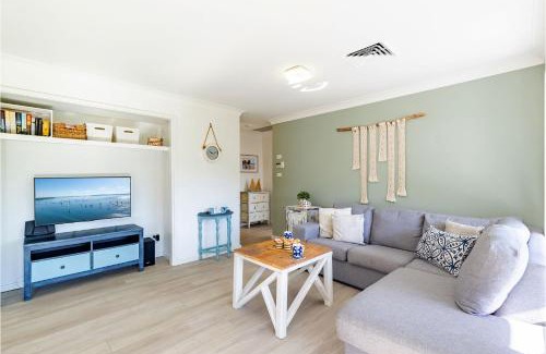 Shoal Bay Casa | Wreck Beach Cottage 1 Flannel Flower Fairway close to the beach