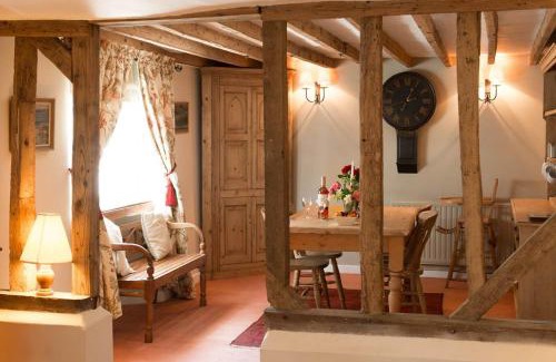 Wickham Market Casa | Wren Cottage, a very cosy historic Coastal Cottage in a pretty little village
