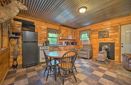 Golden Cabina | Wright City Cabin w/ Fire Pit + Forest Views!