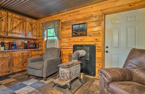 Golden Cabina | Wright City Cabin w/ Fire Pit + Forest Views!