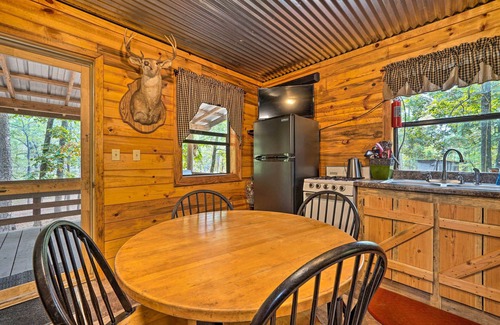 Golden Cabina | Wright City Cabin w/ Fire Pit + Forest Views!