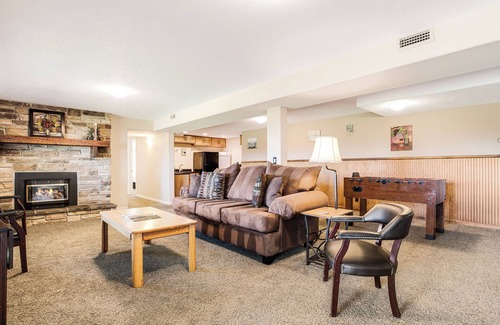 Dundee Casa | Wrightway Hideaway: Una de dos dormitorios de invitados con baño en las estribaciones Dundee