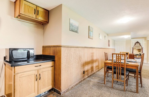 Dundee Casa | Wrightway Hideaway: Una de dos dormitorios de invitados con baño en las estribaciones Dundee