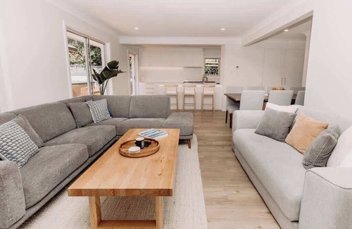 Maroochydore Casa | 'Wrigley House' - Pool, Jacuzzi, Dog Friendly