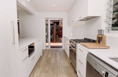 Maroochydore Casa | 'Wrigley House' - Pool, Jacuzzi, Dog Friendly