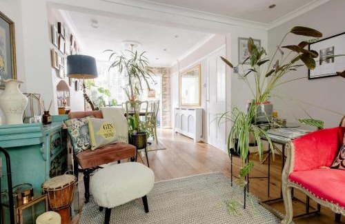 Ashford Casa | Writers Retreat in the heart of Ashford Town