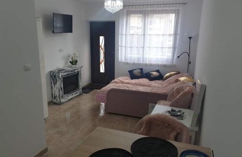 Cieplice Apartamento | Wrzosówka pokój z aneksem