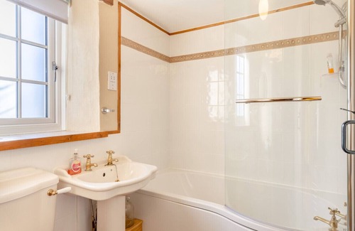 Callington Casa | Wuggle - One Bedroom House, Sleeps 2