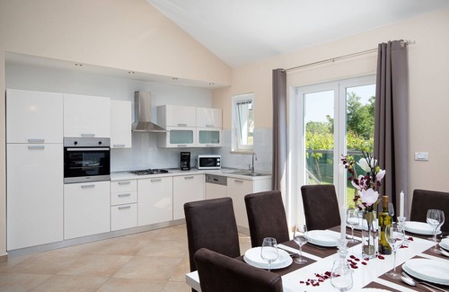 Bokordici Villa | Wunderschöne, Voll Ausgestattete Villa in Traumhafter Lage