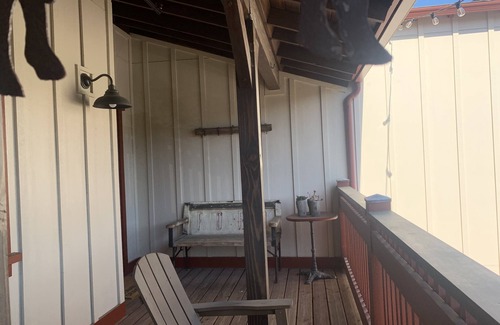 Los Alamos Apartamento | Wyatt Earp at the Los Alamos Mercantile
