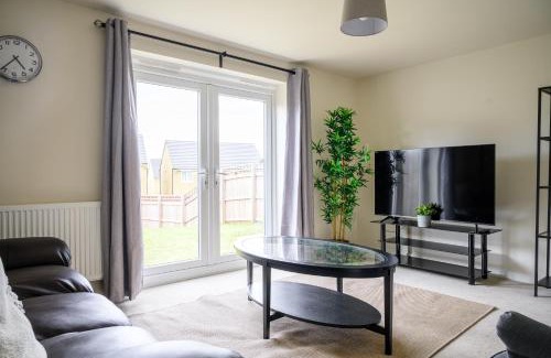 Chapeltown Casa | Wykebeck Mount by Our Home Short Stays stunning new build property with plenty of room free parking and fast WiFi