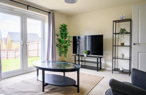 Chapeltown Casa | Wykebeck Mount by Our Home Short Stays stunning new build property with plenty of room free parking and fast WiFi