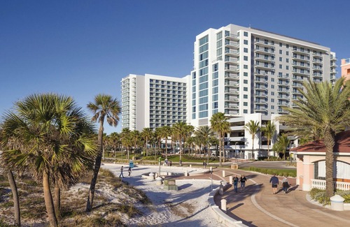 Clearwater Beach Complejo | Wyndham Clearwater Oceanfront Presidential Condo, onsite Spa, across from Beach