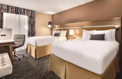 Champaign Hotel | Wyndham Garden Conference Center Champaign/Urbana
