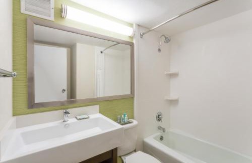 Raisin Hotel | Wyndham Garden Fresno Yosemite Airport