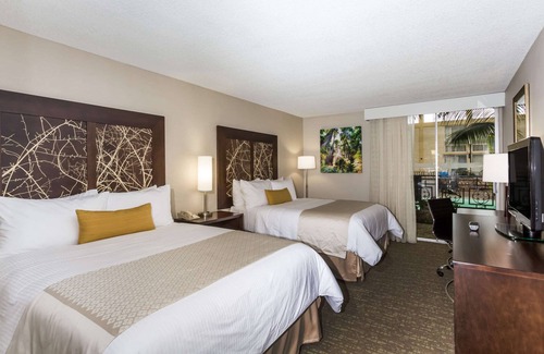 Raisin Hotel | Wyndham Garden Fresno Yosemite Airport