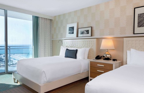 Clearwater Beach Hotel | Wyndham Grand Clearwater Beach