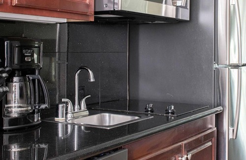 Civic Core Complejo | Wyndham Harbour Lights Studio Deluxe – A Chic Urban Retreat!