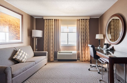 West Omaha Hotel | Wyndham Omaha / West Dodge