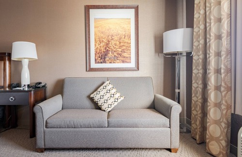 West Omaha Hotel | Wyndham Omaha / West Dodge