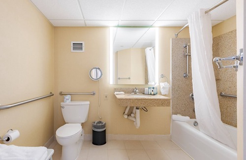 West Omaha Hotel | Wyndham Omaha / West Dodge