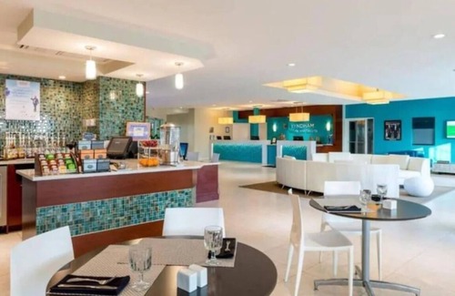 Colliers Bay Condominio | Wyndham Reef Resort Beachfront 2B/2B Villa with 2 Twin Murphy Beds