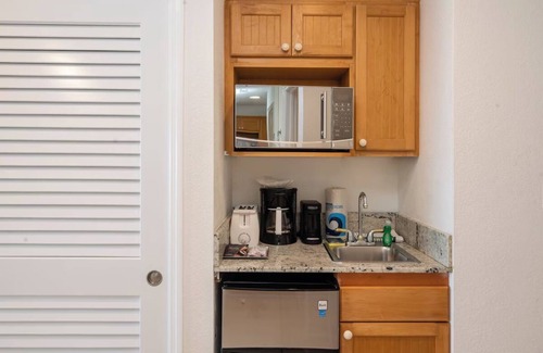 Colliers Bay Condominio | Wyndham Reef Resort Beachfront 2B/2B Villa with 2 Twin Murphy Beds