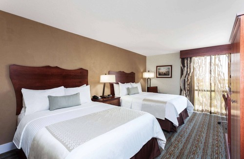 Visalia Hotel | Wyndham Visalia