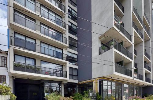 Barrios Unidos Apartamento | Wynwood House Stylish Loft in El Polo Modern & Central Stay