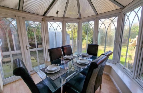 Broadheath Casa | Wythenshawe 3 bed Family Home by City SuperHost