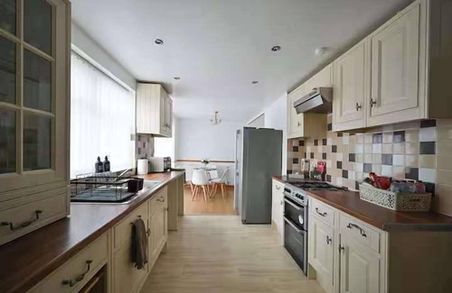 Broadheath Casa | Wythenshawe Greenbrow Retreat