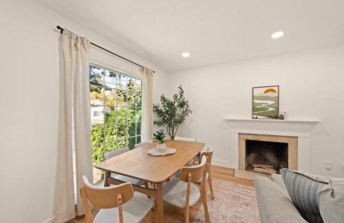 Euclid Casa | X 3BR Home Bright and Open In Euclid Near Cleveland