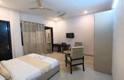 Sector 40 Hotel | X Green Tree Hotel