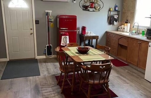 Mariah Hill Casa | X-Marks the Spot(Red) 1.5 miles from Holiday World