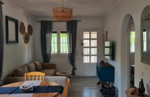 L'Escala Casa | Xalet Azul, your secret garden in L'Escala