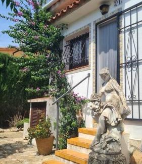 L'Escala Casa | Xalet Azul, your secret garden in L'Escala