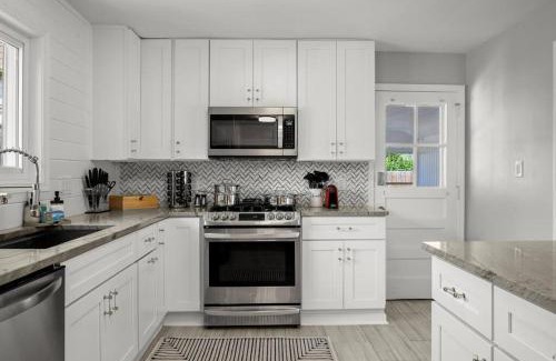 Seminary Hill Apartamento | Xcape to a Tranquil 4 Bedroom Retreat
