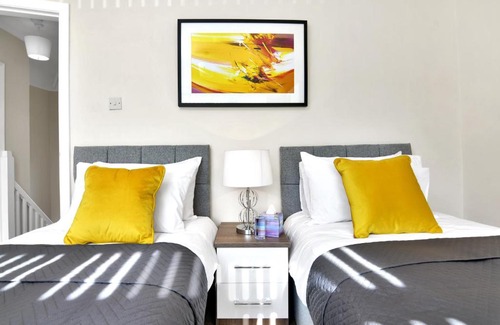 Sheldon Casa | Xclusive Living Stay near Airport & NEC, The Whitecroft