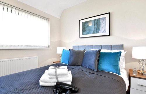 Sheldon Casa | Xclusive Living Stay near Airport & NEC, The Whitecroft