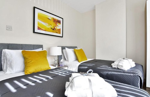 Sheldon Casa | Xclusive Living Stay near Airport & NEC, The Whitecroft